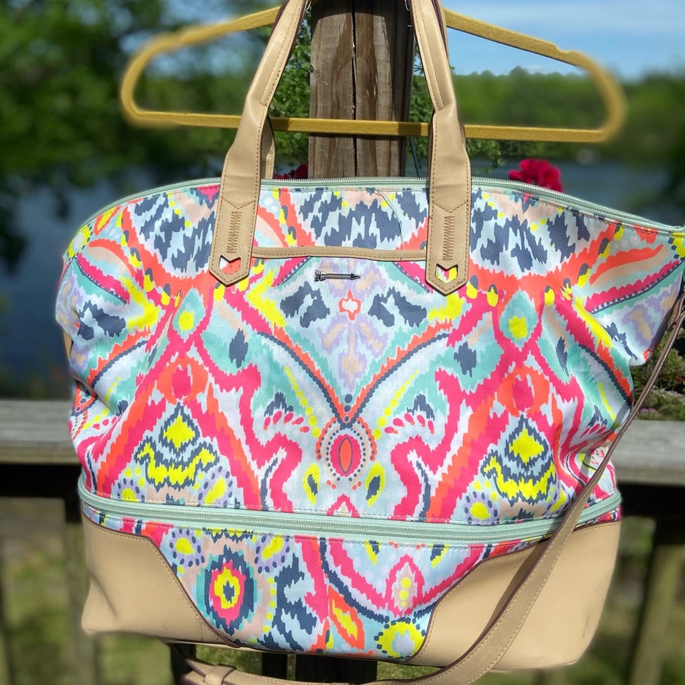 Stella and dot expandable tote